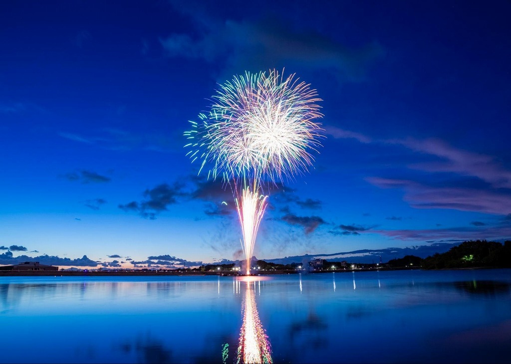 【みよし市】2024年8月3日、三好池まつり開催！約1,500発の花火と幽玄な提灯船が夏の夜を彩る