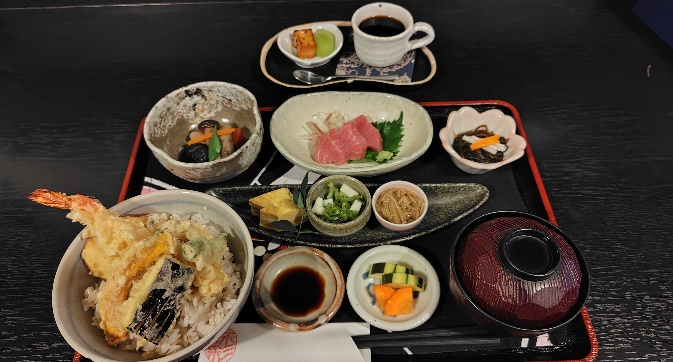 小丼ぶりランチ(食後のドリンク付)
