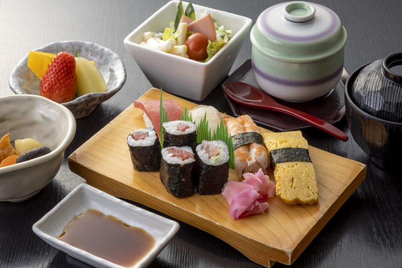 平日ランチ すし定食ミニ　他