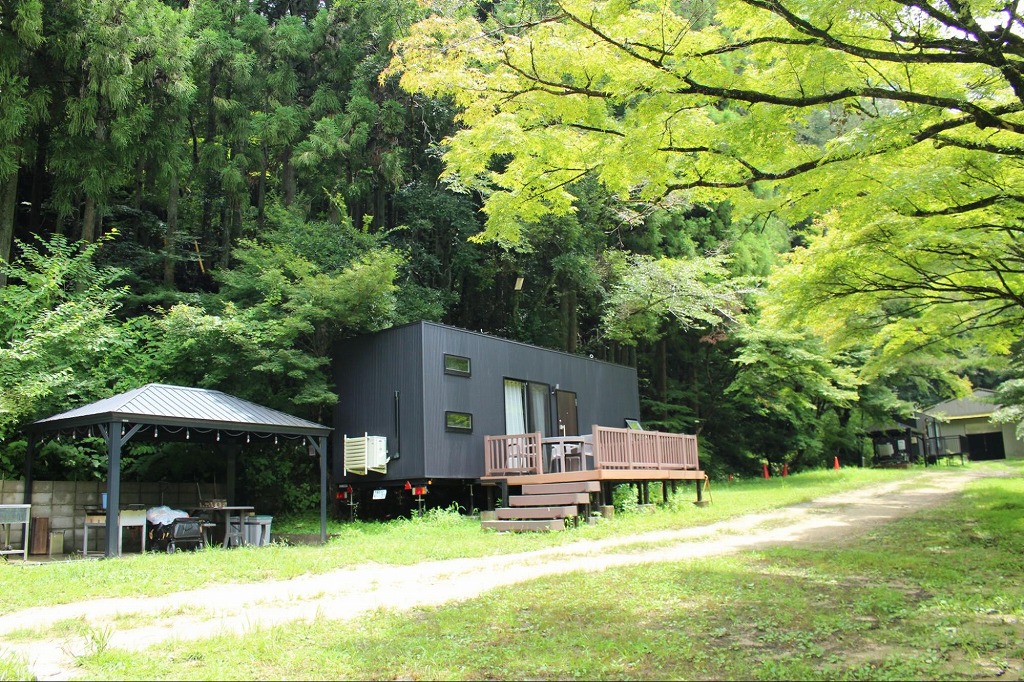 【豊田】プライベート空間がひとりじめできるアウトドア施設「香嵐渓 一の谷」。絶景を眺めながら贅沢な一時を。