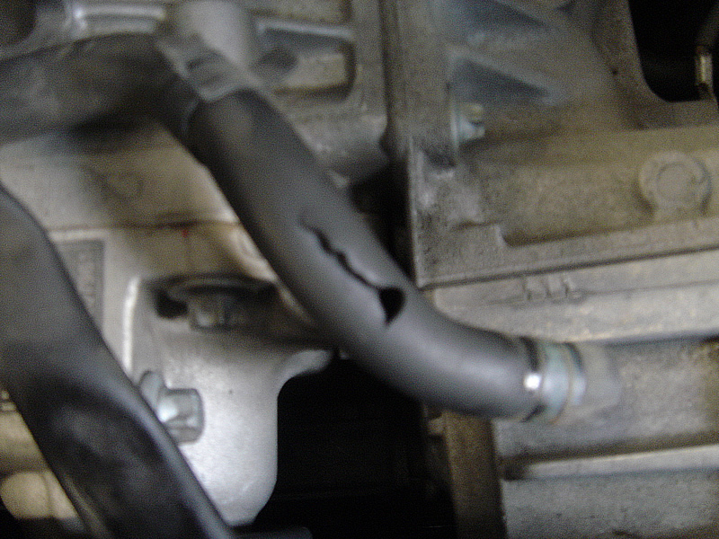 二次エアーの吸い込みがあった為ホース交換