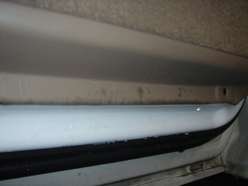 雨漏れ箇所:ドア内張り・ドアパネルの間