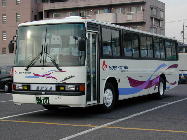 大型バス　乗車定員５５名