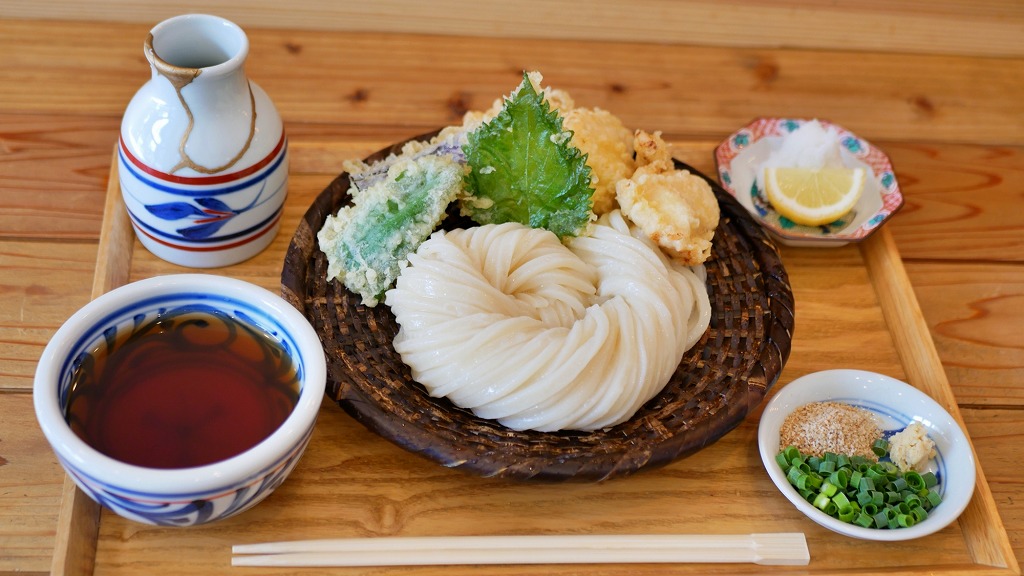 【豊田市】肉系讃岐うどん「うどんマルナナ」。本場香川から直送のツルシコもっちり麺とダシが自慢