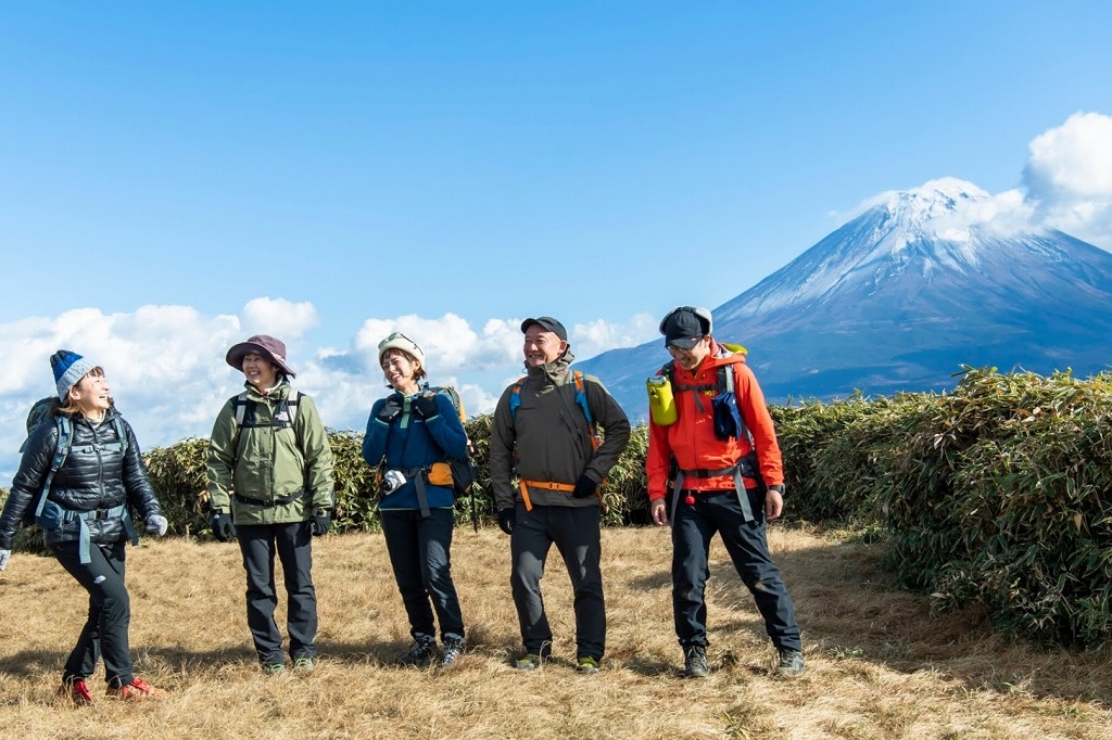 低山トレッキングは寒い季節がおすすめ！  楽しみ方・山選びのポイント・注意点を「SWEN」に聞きました。