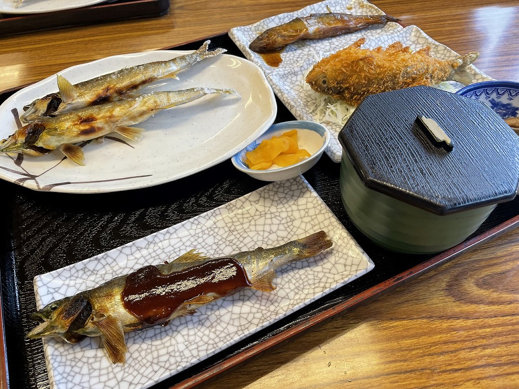 美味しい鮎と共にビールを頂きました。
リラックスした雰囲気の中、仲間と共に飲む真夏の生ビールは最高です。