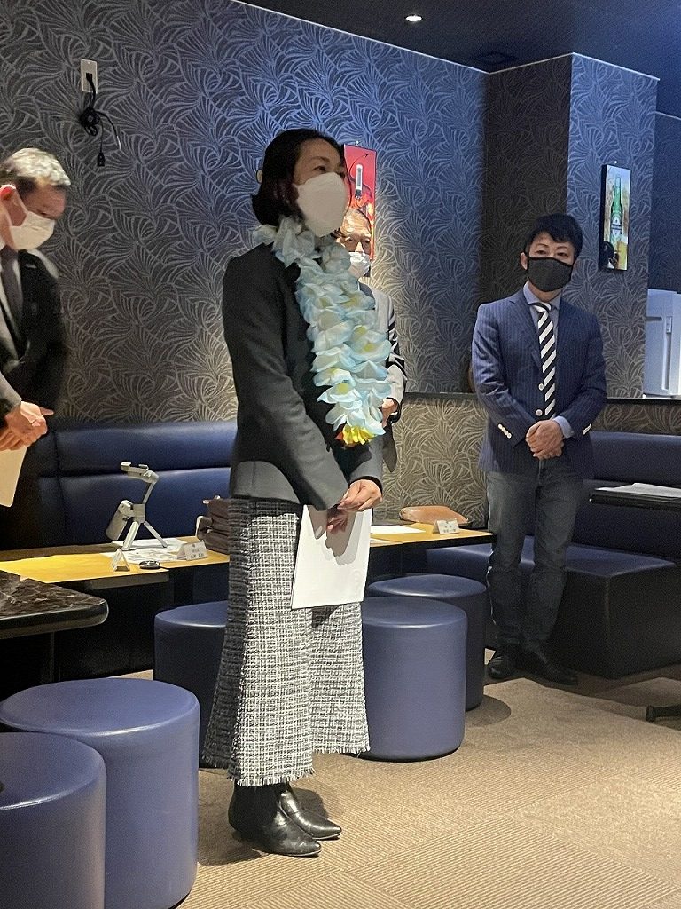 タイ料理タニサラさんにてクリスマス例会。
新会員Ｌ梅谷明子の入会式も行いました。