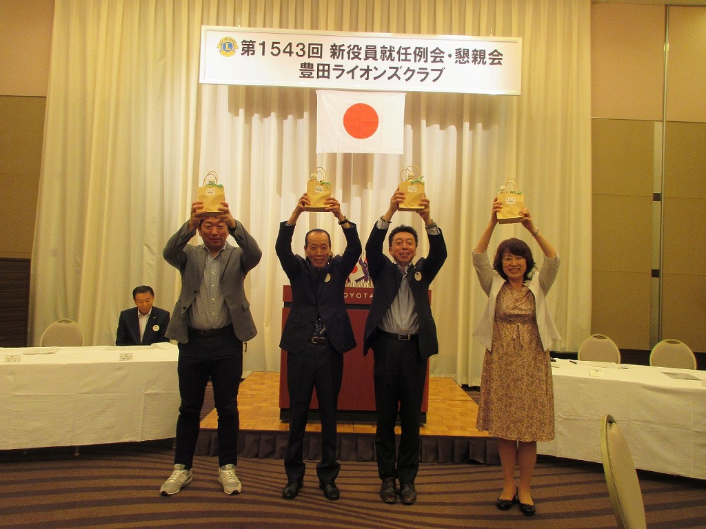 ７月生まれの会員をお祝いしました。