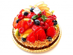 季節のタルト

サクサクしたタルト生地に季節のフルーツをふんだんにのせました。
※前日までのご予約が必要です。
12cm：2,200 円　/　15cm：3,100円
18cm：3,560 円　/　21cm：4,200円
24cm：5,040円