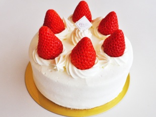 生クリーム

ヴァイスベーレン自慢の生クリームデコレーションケーキです。
※24ｃｍ以上でのご注文は前日までのご予約が必要です。
12cm：2,000 円　/　15cm：2,830円
18cm：3,390 円　/　21cm：4,420円
24cm：6,370 円　/　27cm：8,900 円
30cm：12,500円