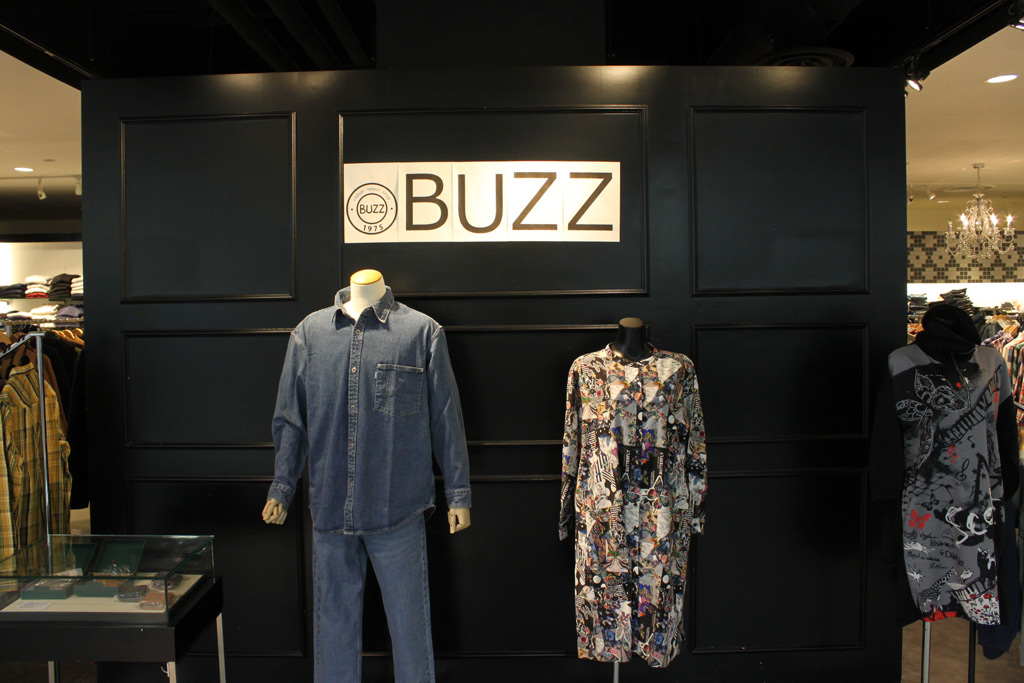 BUZZ (グリーンシティ2F)