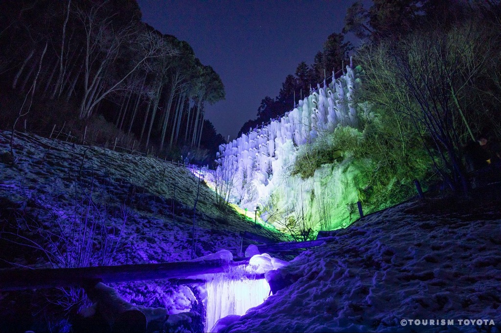 湧水広場の氷瀑　画像：一般社団法人ツーリズムとよた