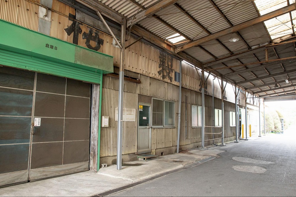 「桜製麺工業株式会社」当時の建物を今も使用しています。