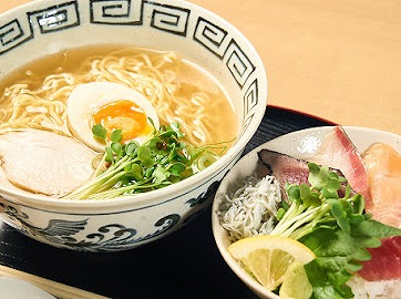 鯛だしラーメンとミニ海鮮丼 1,518円(税込)