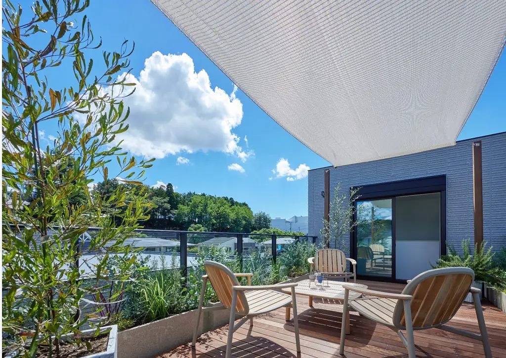 屋上のテラスでは、植物を育てたりペットと遊んだりもできます