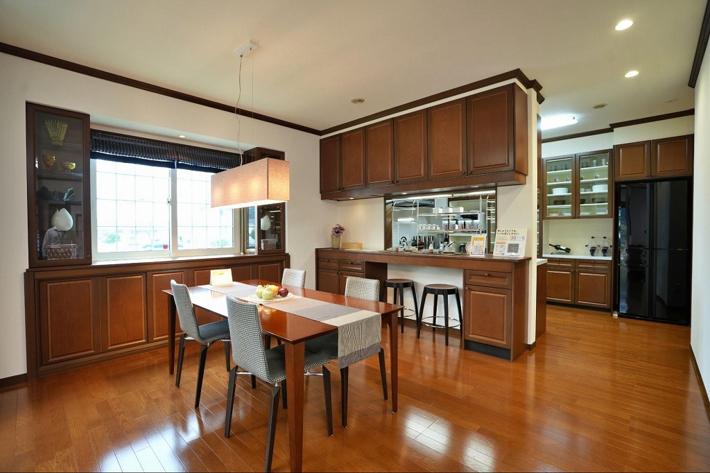 天然木をふんだんに使用したリビングは温かみのある優しい印象に