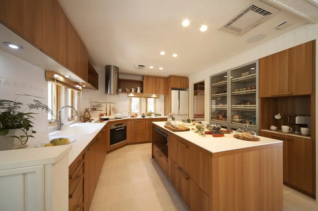 アイランドカウンターのあるキッチンは、家族や友達と会話をしながら料理が楽しめます