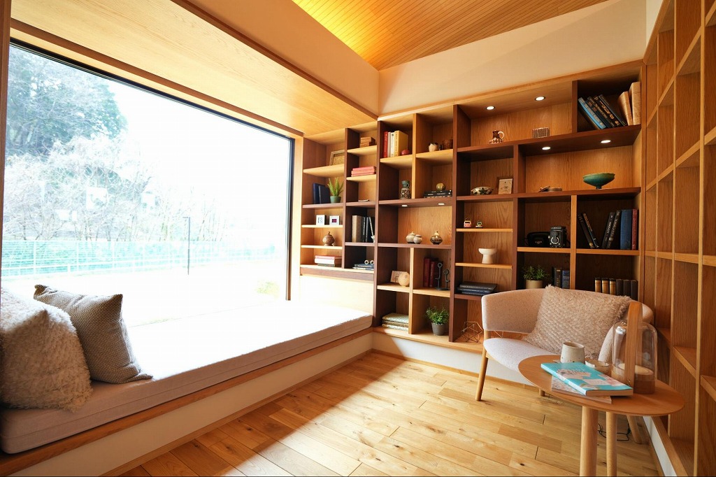 読書やリラックスタイム、ワークスペース、子どもの遊び場などさまざまな用途に活用できる「ヌックスペース」