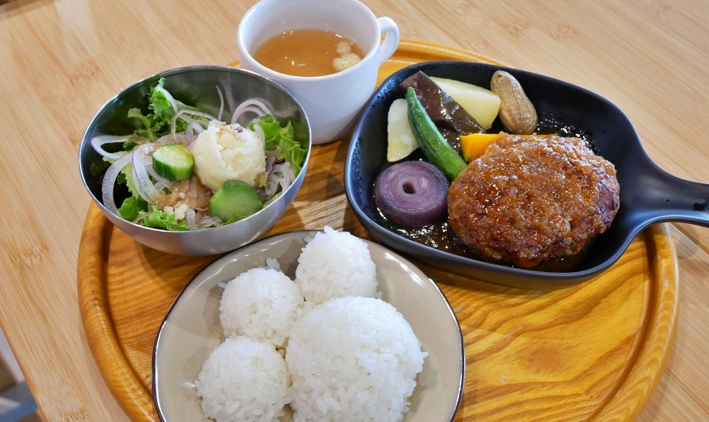 玉ねぎソースハンバーグ（2,079円）