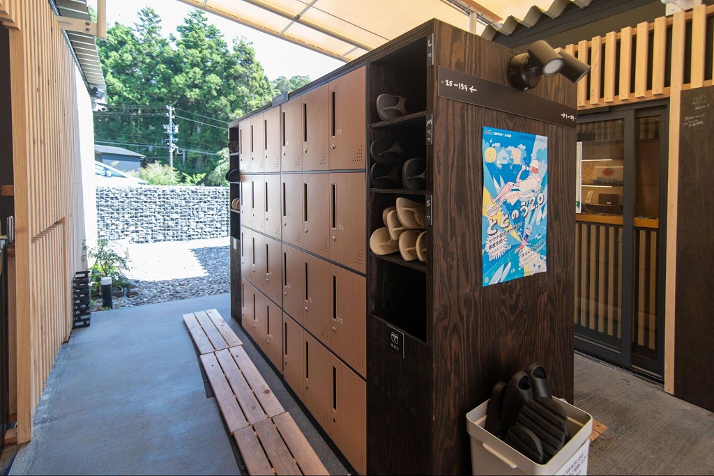 貴重品や靴は専用ロッカーへ