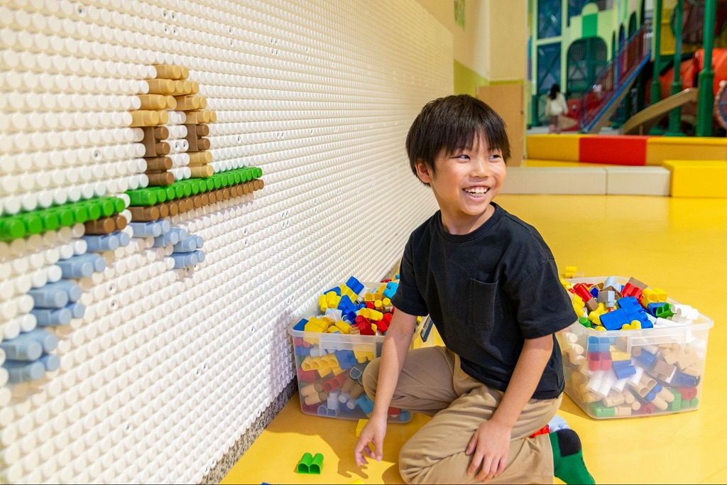 「壁面ブロックあそび」コーナー