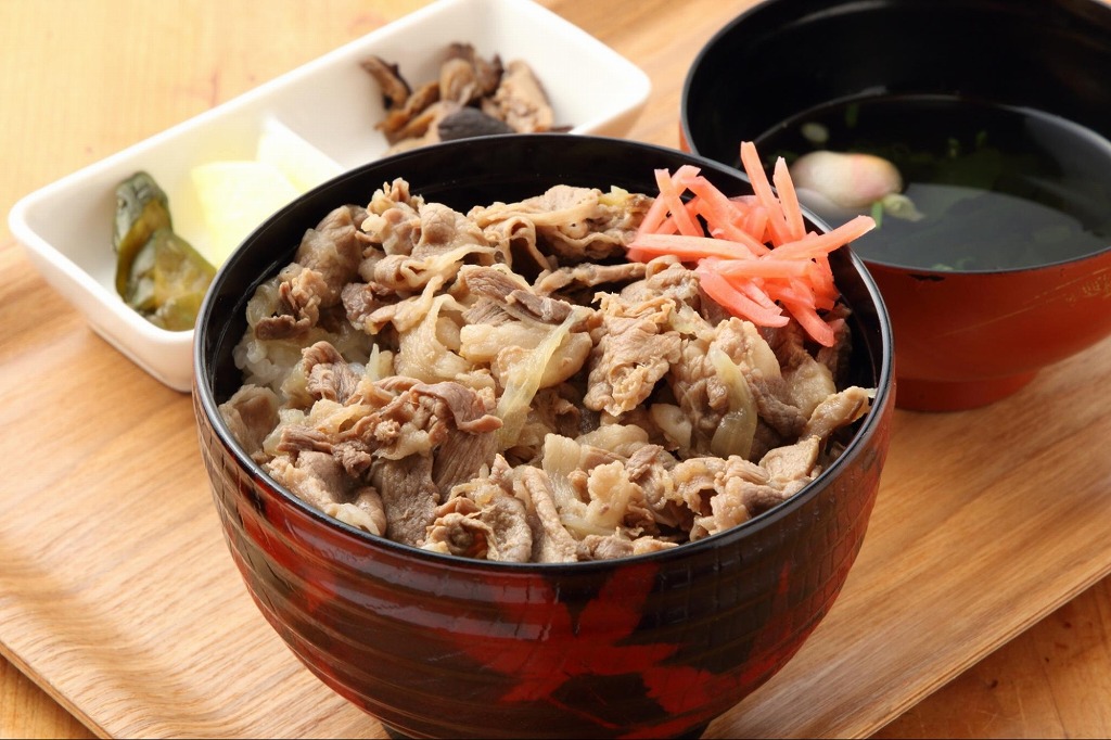 脂の甘みと旨味が際立つ、地元産猪肉を贅沢に使った「猪丼」980円（税込）