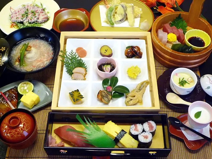 おすすめ会席　3,850円〜　※写真は4,950円の料理例