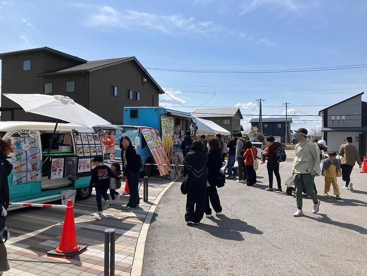 キッチンカーも出店（過去イベントの様子）