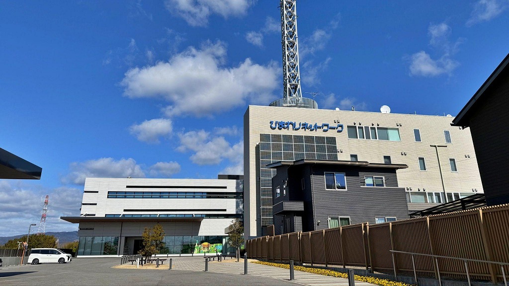 ひまわりネットワーク本社の駐車場・広場、ひまわりショップ若草店で開催されます