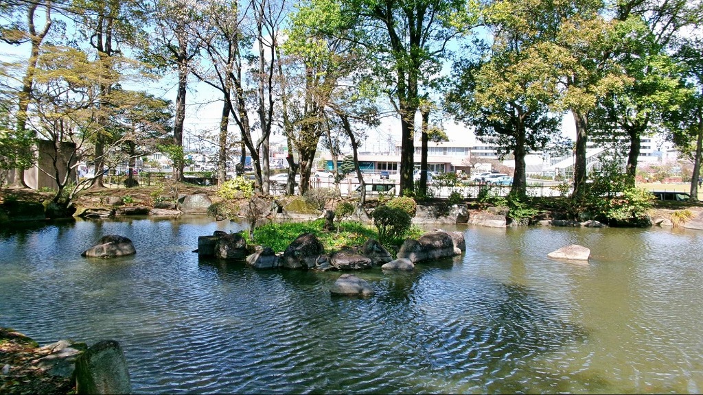 日本庭園の池