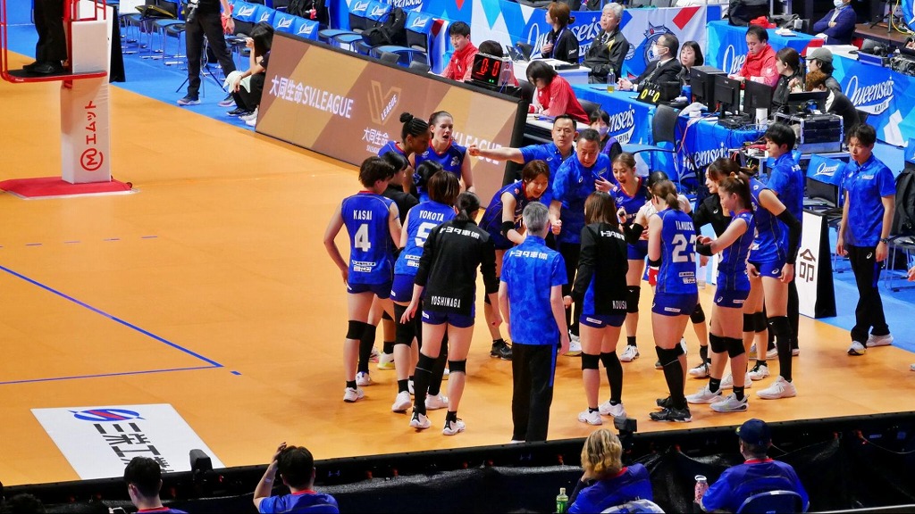 一致団結して試合に望むクインシーズの選手・スタッフ