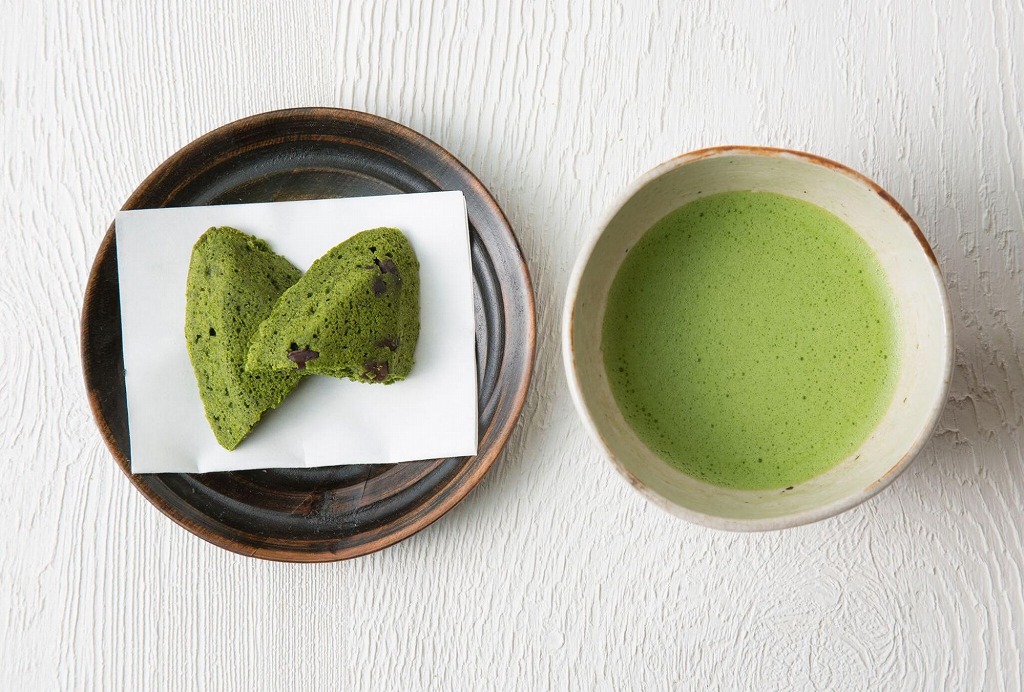 手摘み抹茶の焼き菓子　¥300 （税込 ¥324）