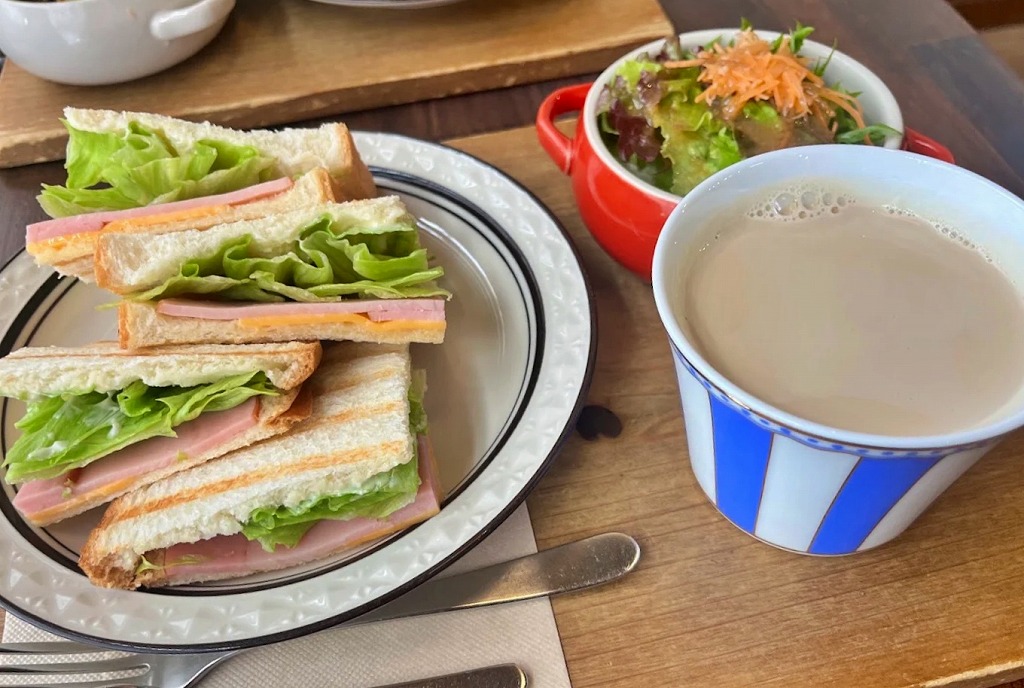 サンドイッチモーニング ドリンク代+300円