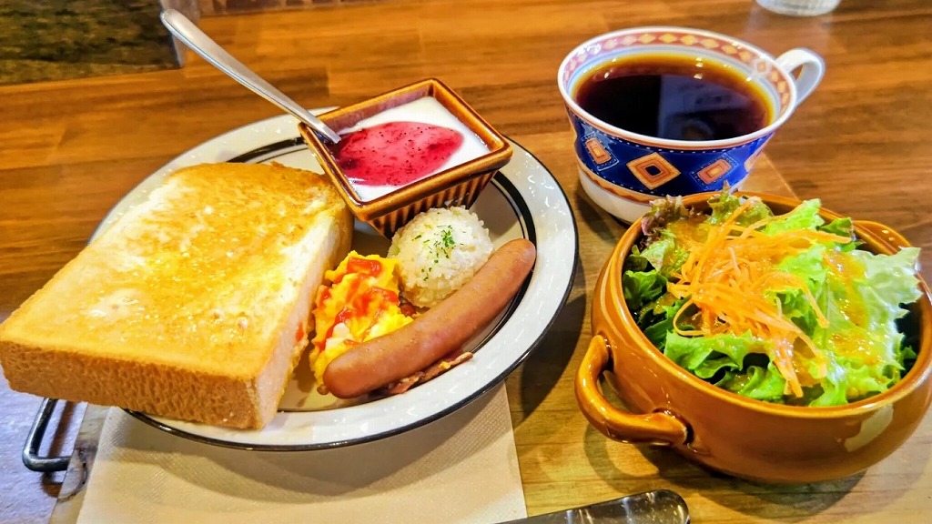 いろどりモーニング ドリンク代+300円