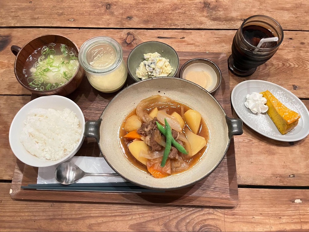 月替わり定食(ドリンク付き) 1,600円
