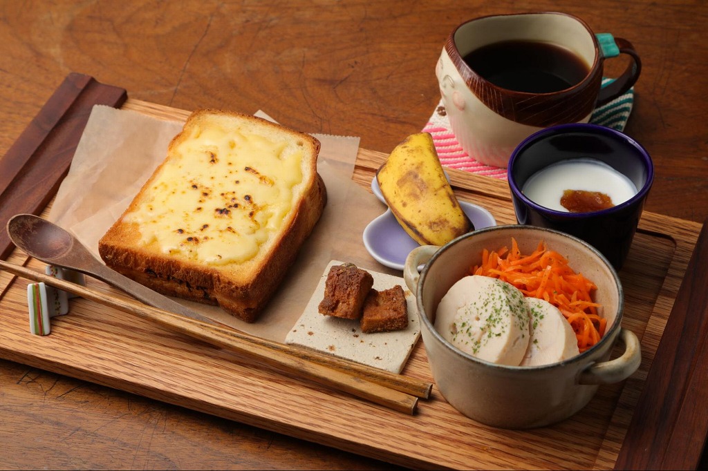 スペシャルモーニング(チーズトッピング) ドリンク+400円、チーズ+100円