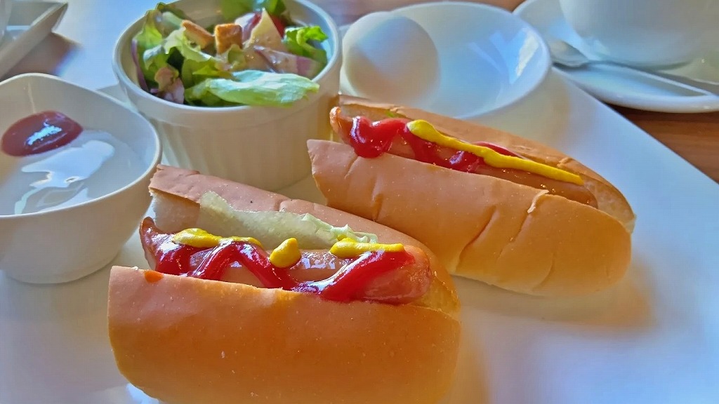 ホットドッグモーニング ドリンク代+330円