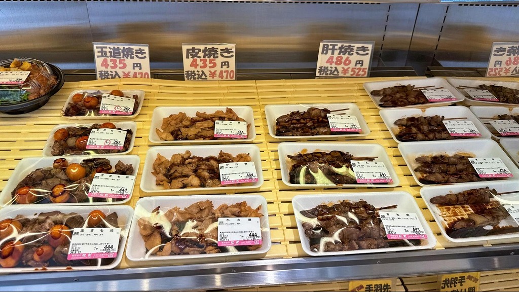 鶏肉を余すことなく味わえるお惣菜も人気